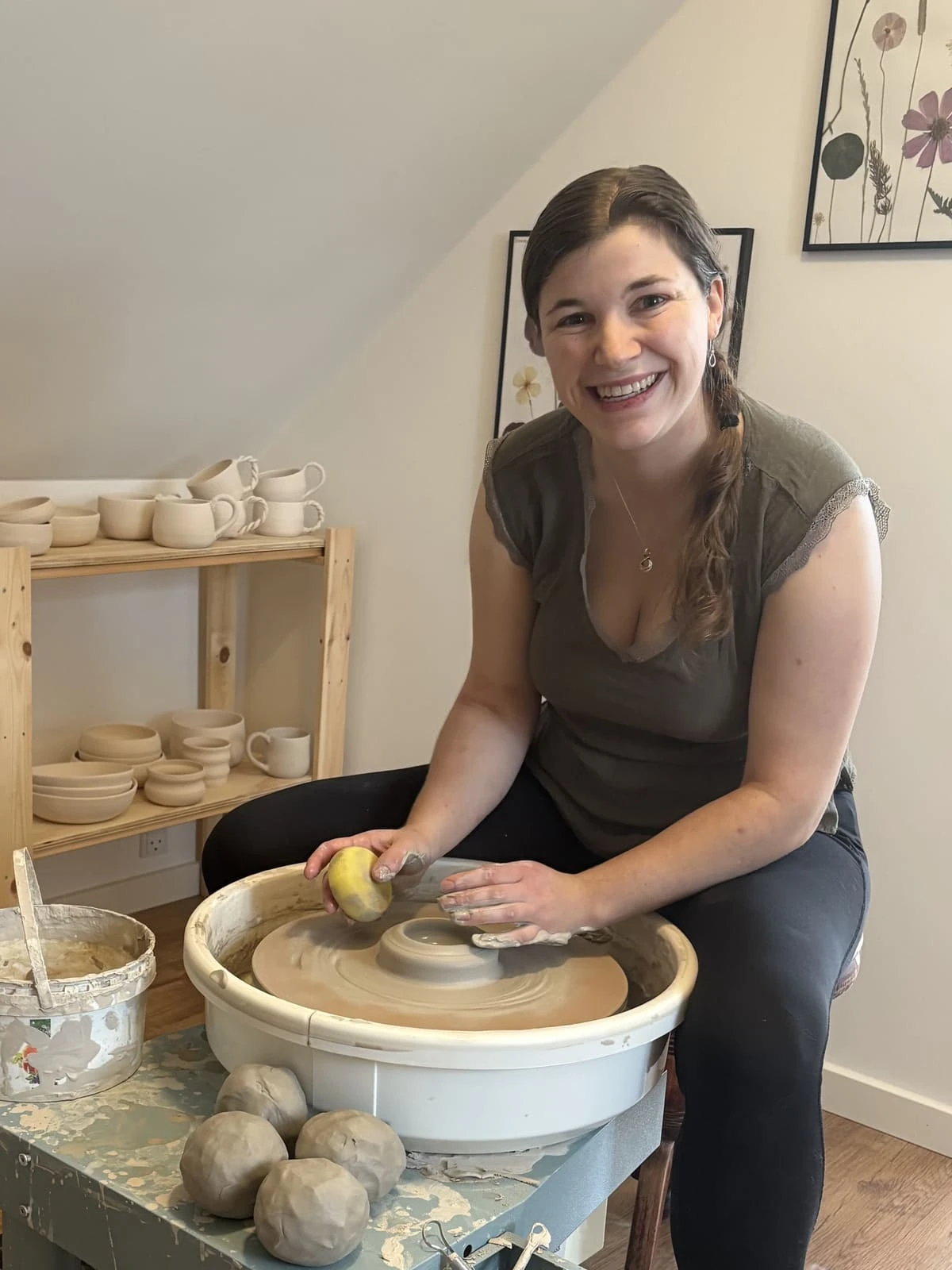 Johanne Sommer, indehaver af Krealoftet keramikværksted i Barrit