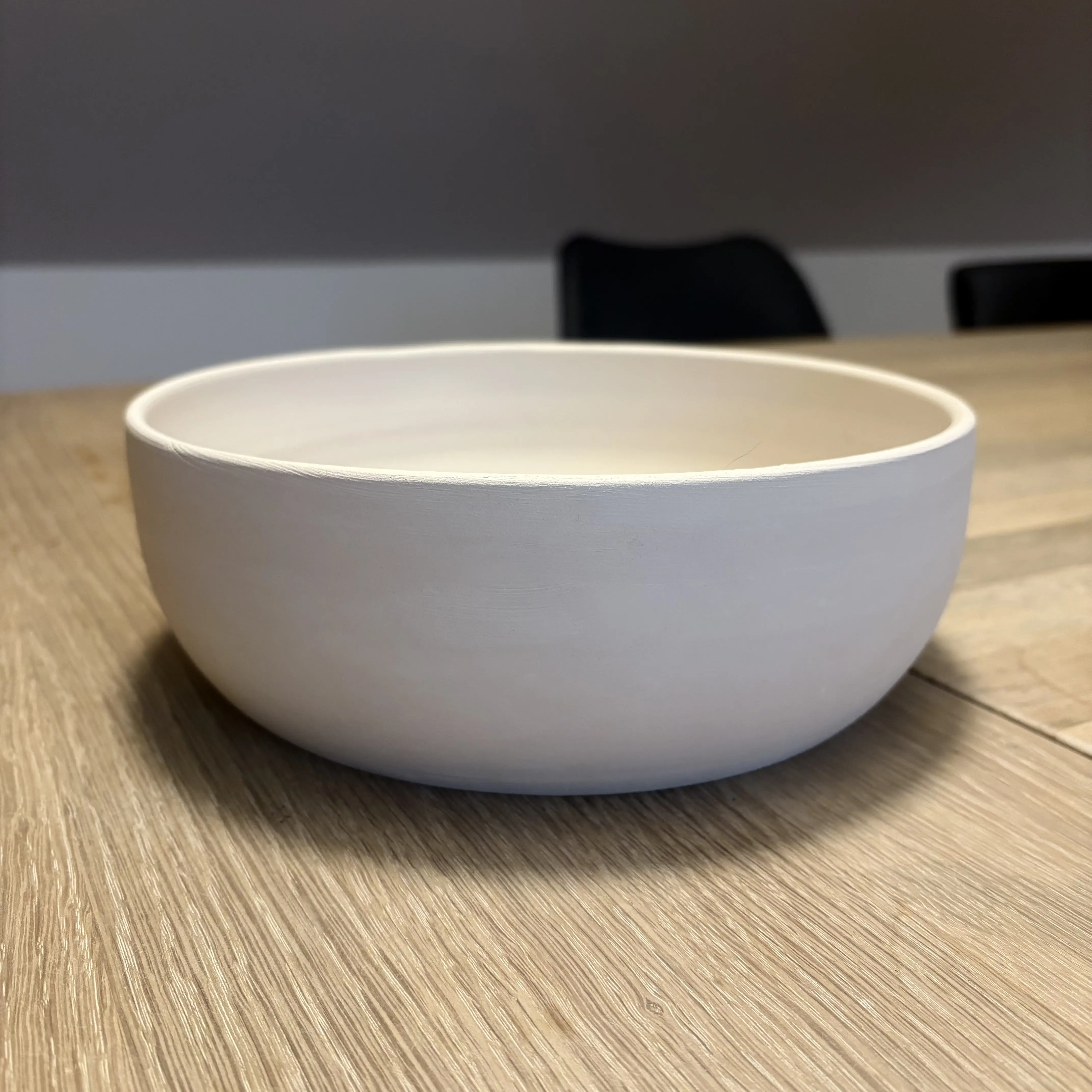 Serveringsskål – stor hånddrejet skål til snacks og servering